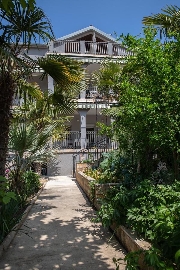 Apartmani Dina Biograd Na Moru Exterior foto