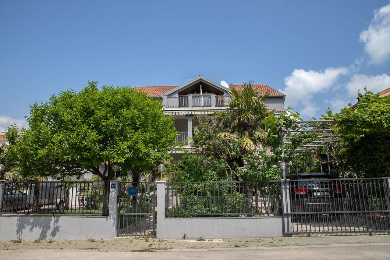 Apartmani Dina Biograd Na Moru Exterior foto