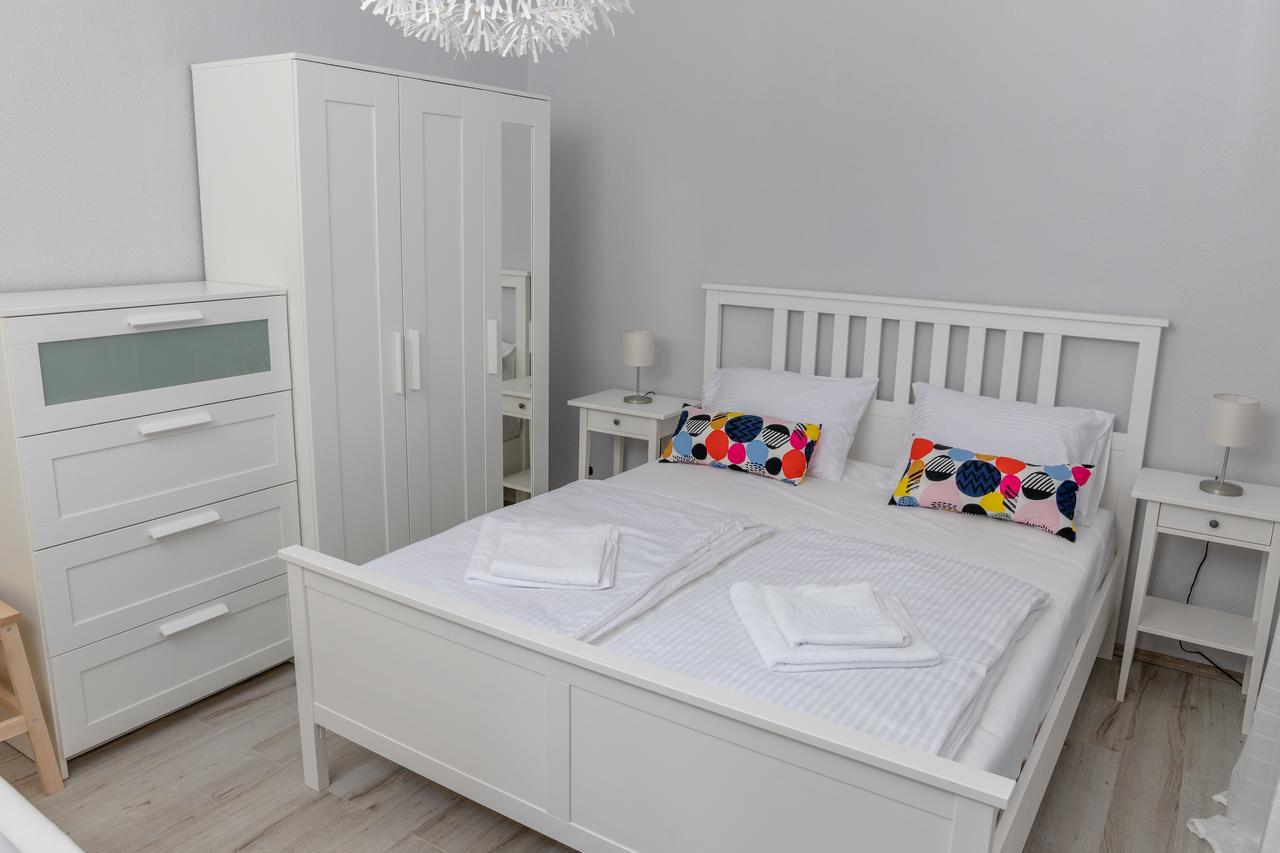 Apartmani Dina Biograd Na Moru Exterior foto